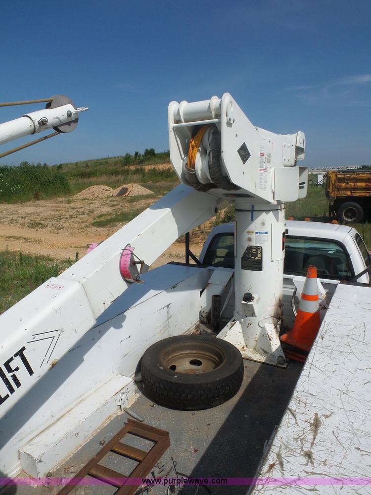 image for item L2870 2003 Ford F550 bucket truck