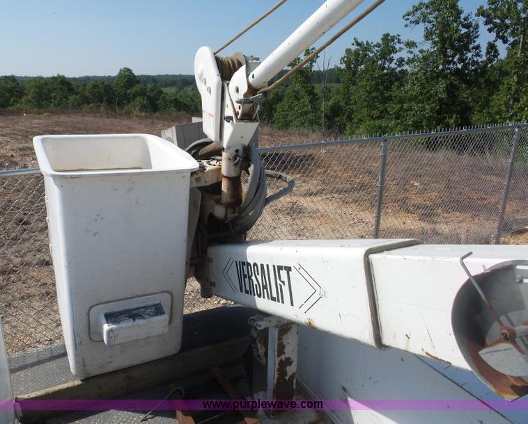 image for item L2870 2003 Ford F550 bucket truck