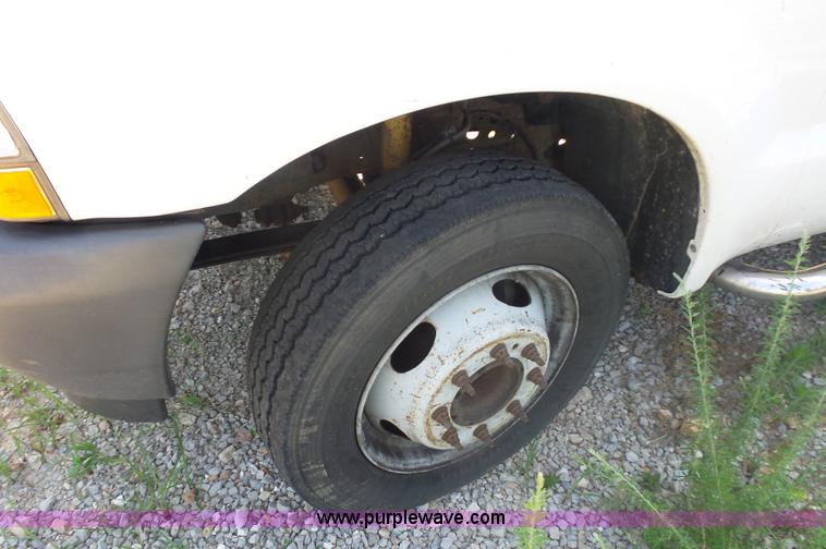 image for item L2870 2003 Ford F550 bucket truck
