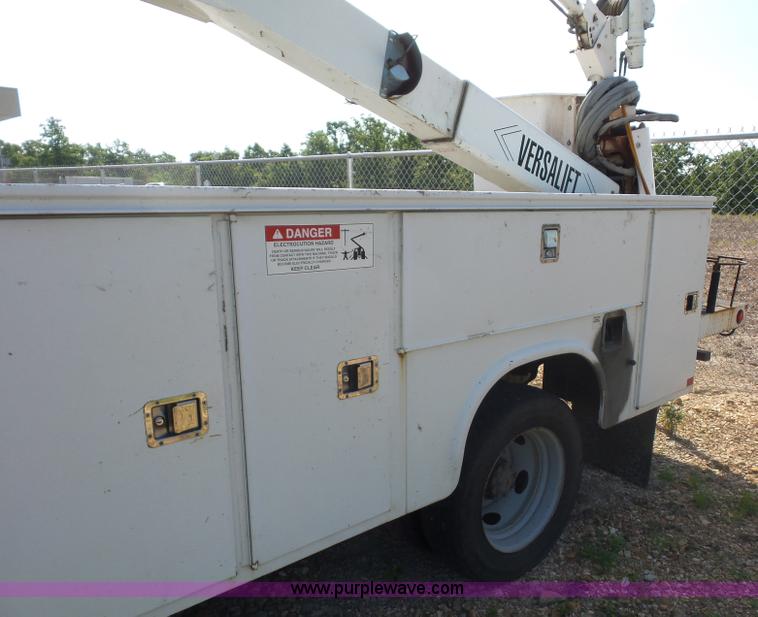 image for item L2870 2003 Ford F550 bucket truck