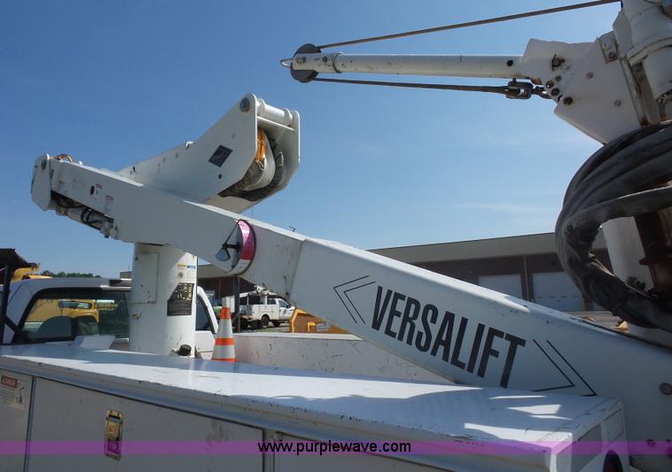 image for item L2870 2003 Ford F550 bucket truck