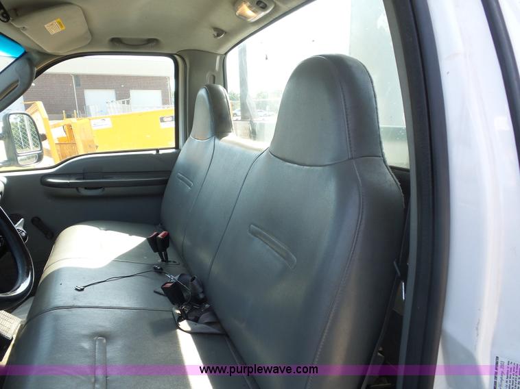 image for item L2870 2003 Ford F550 bucket truck