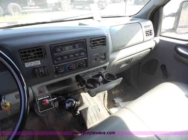 image for item L2870 2003 Ford F550 bucket truck