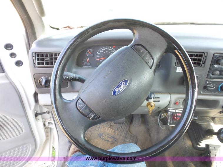 image for item L2870 2003 Ford F550 bucket truck