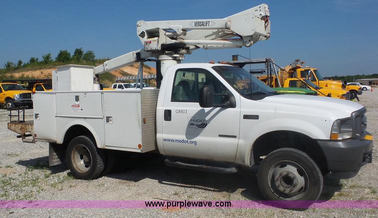 image for item L2872 2002 Ford F550 bucket truck