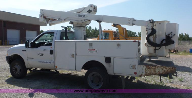 image for item L2872 2002 Ford F550 bucket truck