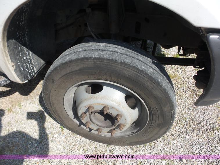 image for item L2872 2002 Ford F550 bucket truck