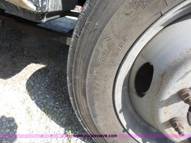 image for item L2872 2002 Ford F550 bucket truck