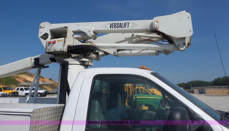 image for item L2872 2002 Ford F550 bucket truck