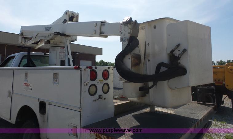 image for item L2872 2002 Ford F550 bucket truck