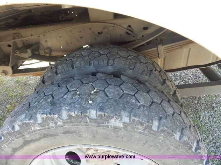 image for item L2872 2002 Ford F550 bucket truck