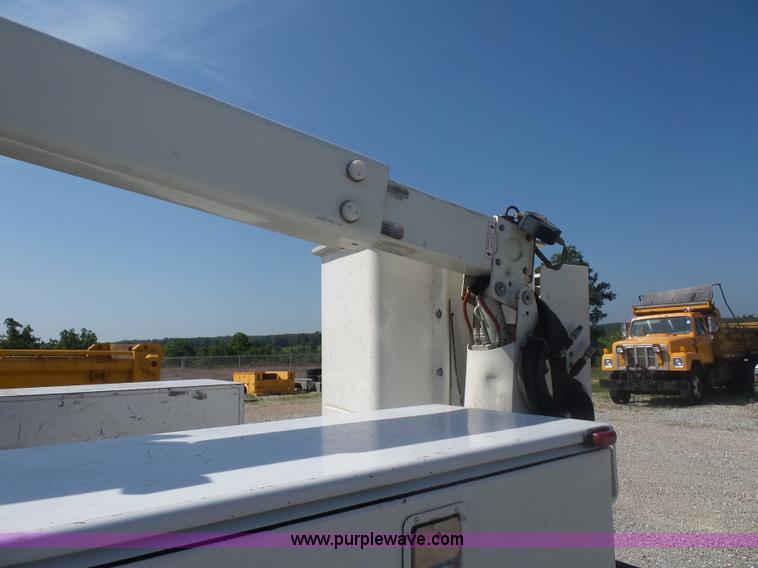 image for item L2872 2002 Ford F550 bucket truck