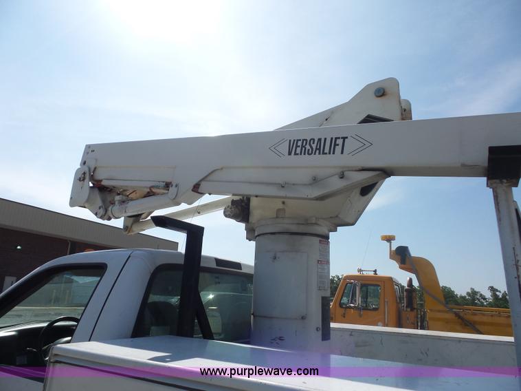 image for item L2872 2002 Ford F550 bucket truck
