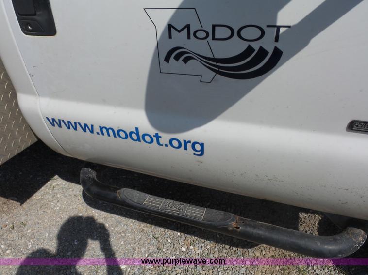 image for item L2872 2002 Ford F550 bucket truck