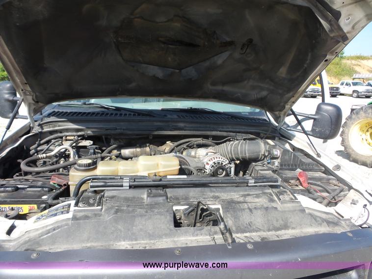 image for item L2872 2002 Ford F550 bucket truck