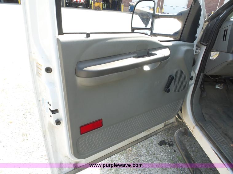 image for item L2872 2002 Ford F550 bucket truck