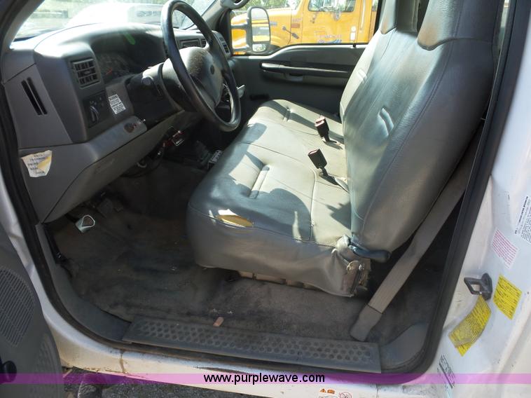 image for item L2872 2002 Ford F550 bucket truck