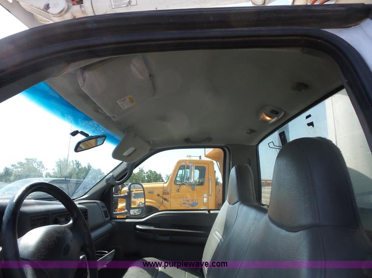 image for item L2872 2002 Ford F550 bucket truck