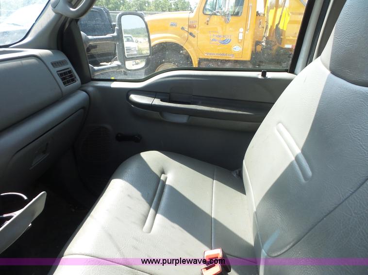 image for item L2872 2002 Ford F550 bucket truck