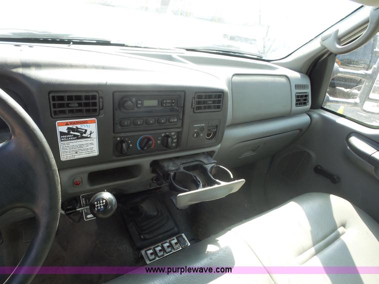 image for item L2872 2002 Ford F550 bucket truck