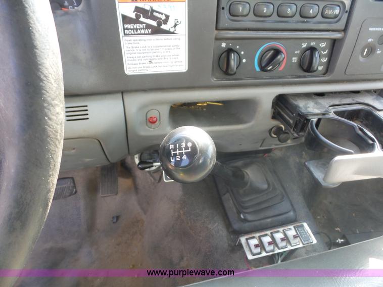 image for item L2872 2002 Ford F550 bucket truck