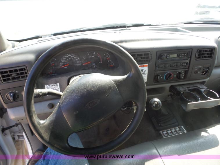 image for item L2872 2002 Ford F550 bucket truck