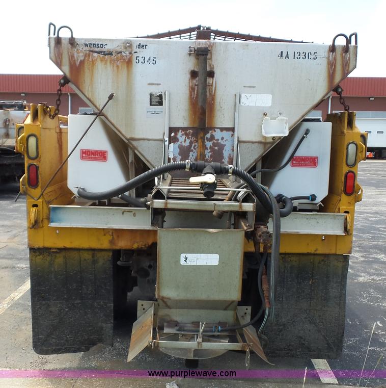 image for item L2892 2002 International 4900 dump truck