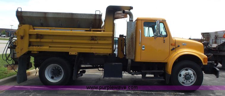 image for item L2892 2002 International 4900 dump truck