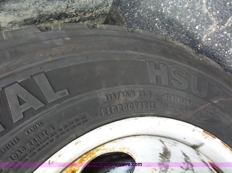 image for item L2892 2002 International 4900 dump truck