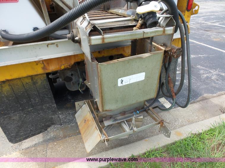 image for item L2892 2002 International 4900 dump truck