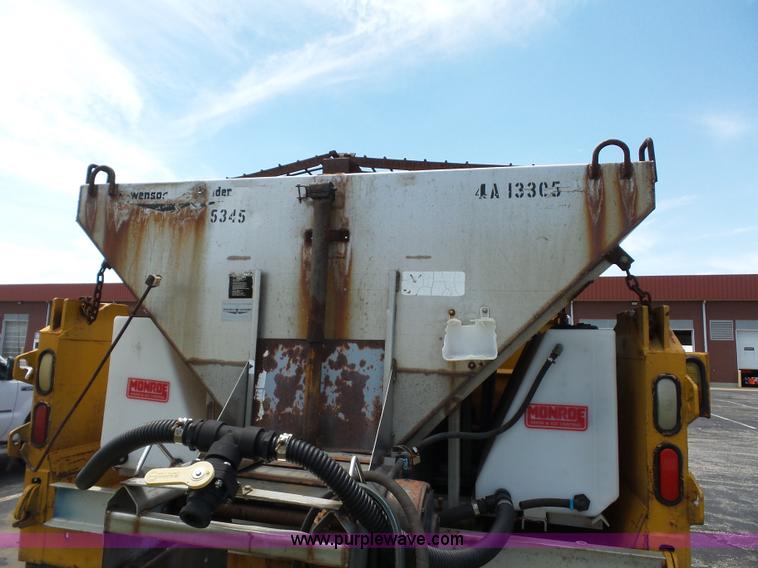 image for item L2892 2002 International 4900 dump truck