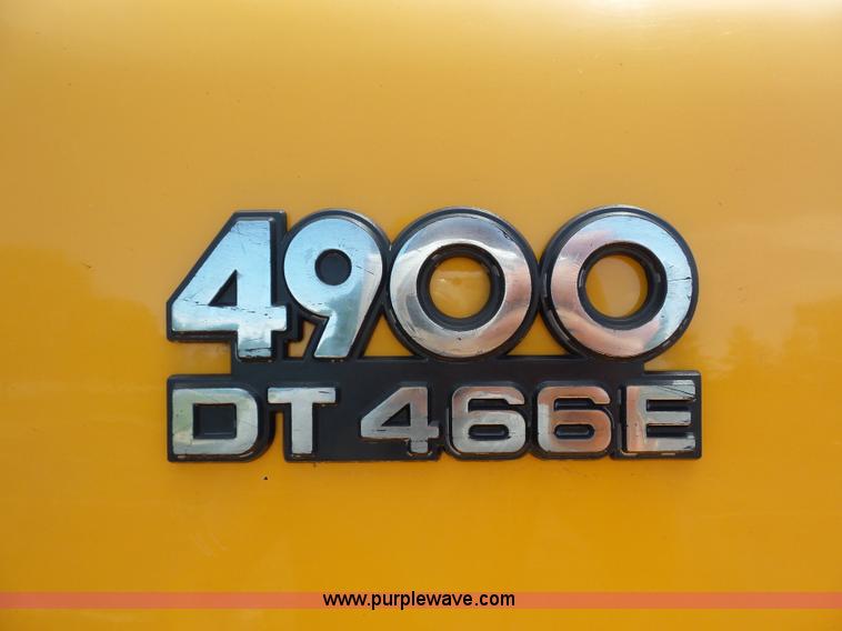 image for item L2892 2002 International 4900 dump truck