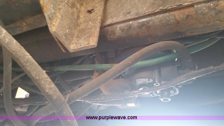 image for item L2892 2002 International 4900 dump truck