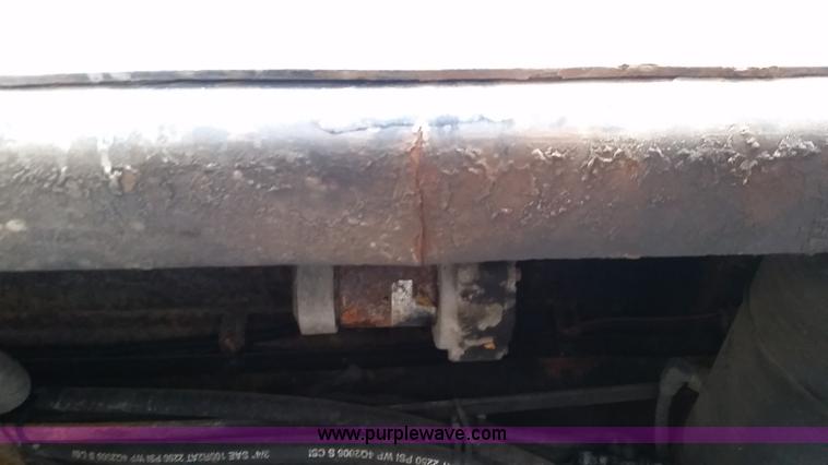 image for item L2892 2002 International 4900 dump truck