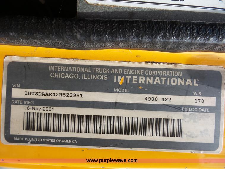 image for item L2892 2002 International 4900 dump truck