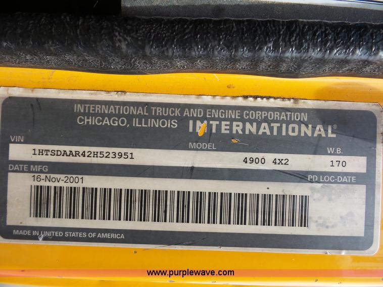 image for item L2892 2002 International 4900 dump truck