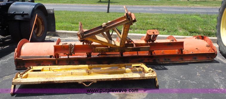 image for item L2892 2002 International 4900 dump truck