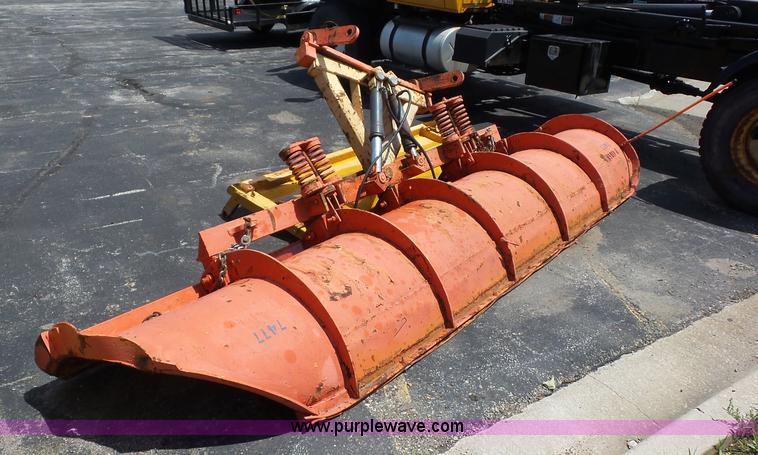 image for item L2892 2002 International 4900 dump truck