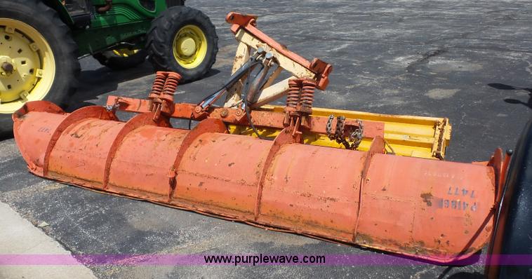 image for item L2892 2002 International 4900 dump truck