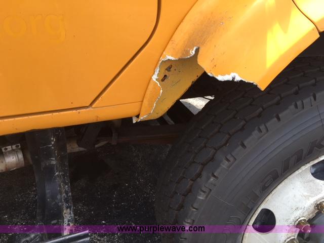 image for item L2892 2002 International 4900 dump truck