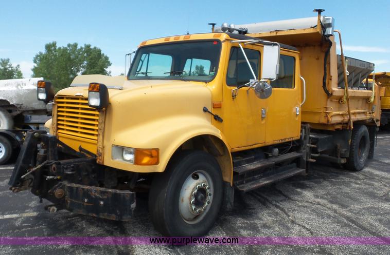 image for item L2893 2001 International 4900 dump truck