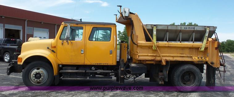 image for item L2893 2001 International 4900 dump truck