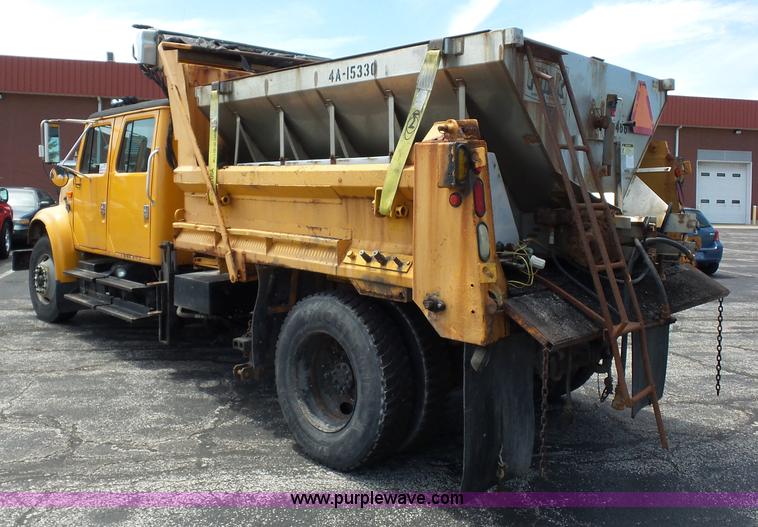 image for item L2893 2001 International 4900 dump truck