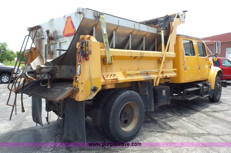 image for item L2893 2001 International 4900 dump truck