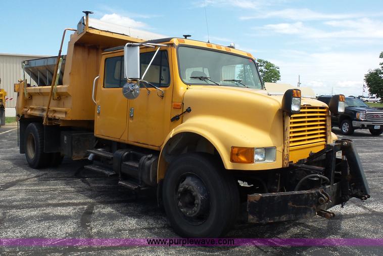 image for item L2893 2001 International 4900 dump truck