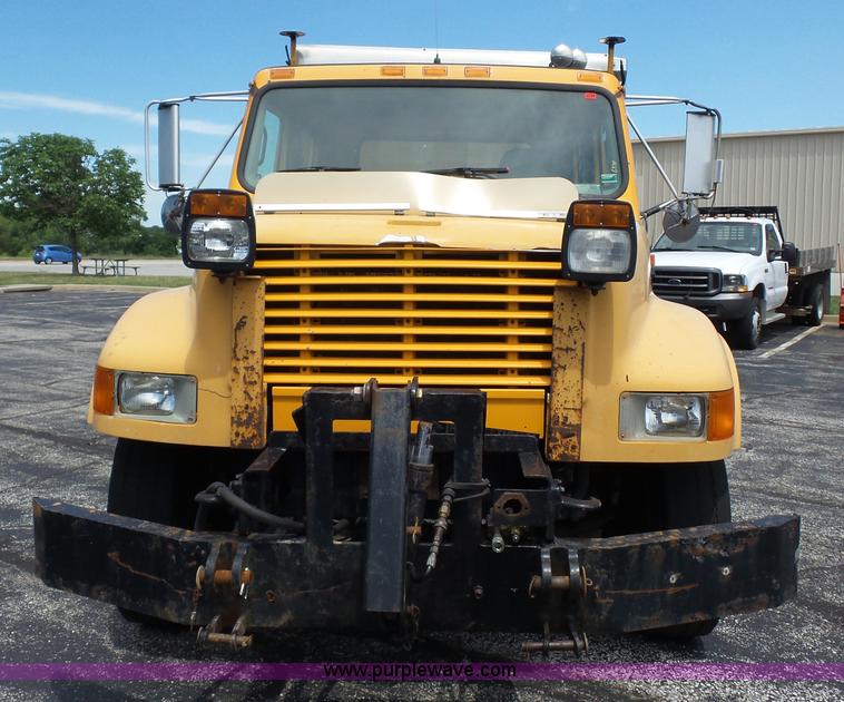 image for item L2893 2001 International 4900 dump truck