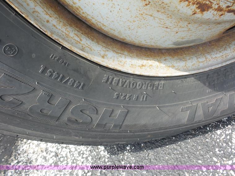 image for item L2893 2001 International 4900 dump truck