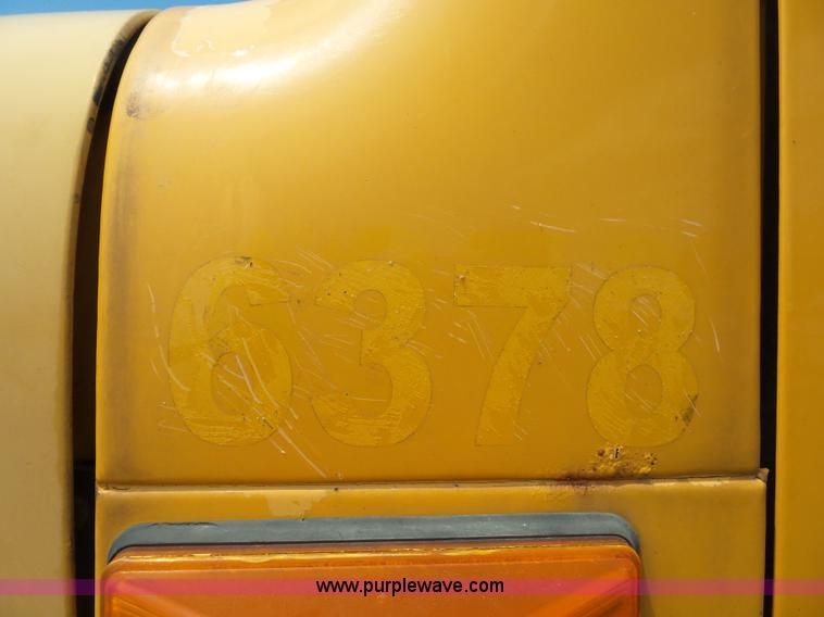 image for item L2893 2001 International 4900 dump truck