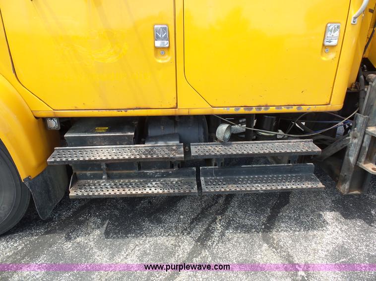 image for item L2893 2001 International 4900 dump truck