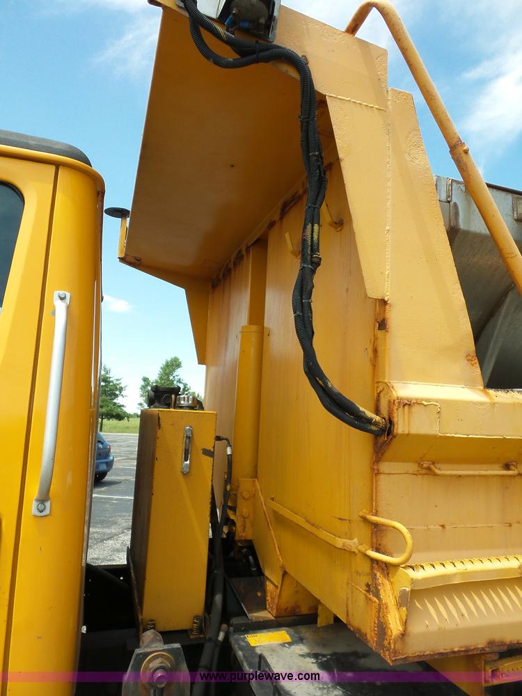 image for item L2893 2001 International 4900 dump truck